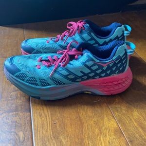 HOKA One one speedgoat 2 women’s trail shoe excellent condition